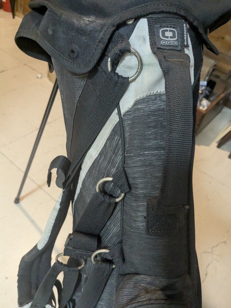 Ogio Golf Bag (Category: Golf) located in Makati City. Submitted by elmer.fudd (Listing ID 1406649134, Image 3). Description: in very good condition. all straps, zips and stand mechanism in working order. Rain hood zip needs repair. .