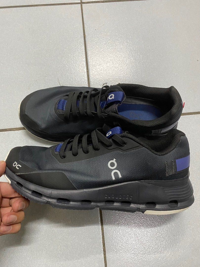 On Cloudflow Running Shoes Black (Category: Sneakers) located in Pasig City. Submitted by bootsoftravel_ph (Listing ID 1406714878, Image 3). Description: On Cloudnova Form used - Good FOR SALE No box Issue: slight drags Price ₱ 3,000 only size: EU 41 / UK 7.5 / US 8 Guaranteed 100% Legit 💯 We ship nationwide 🚚.
