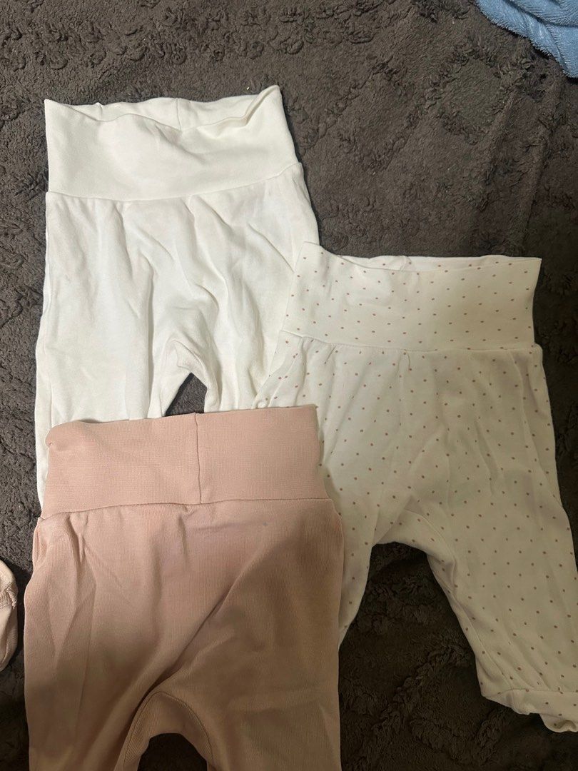 Organic Cotton Baby Pants 3M (Category: Babies & Kids Fashion) located in Guagua. Submitted by pink.adilly (Listing ID 1406719099, Image 1). Description: - Set includes three pairs of baby pants. - Colors: White, pink, and white with grey polka dots. - Size: 3M (EUR 62). - Features: High-waisted white pants. - Material: Organic cotton..