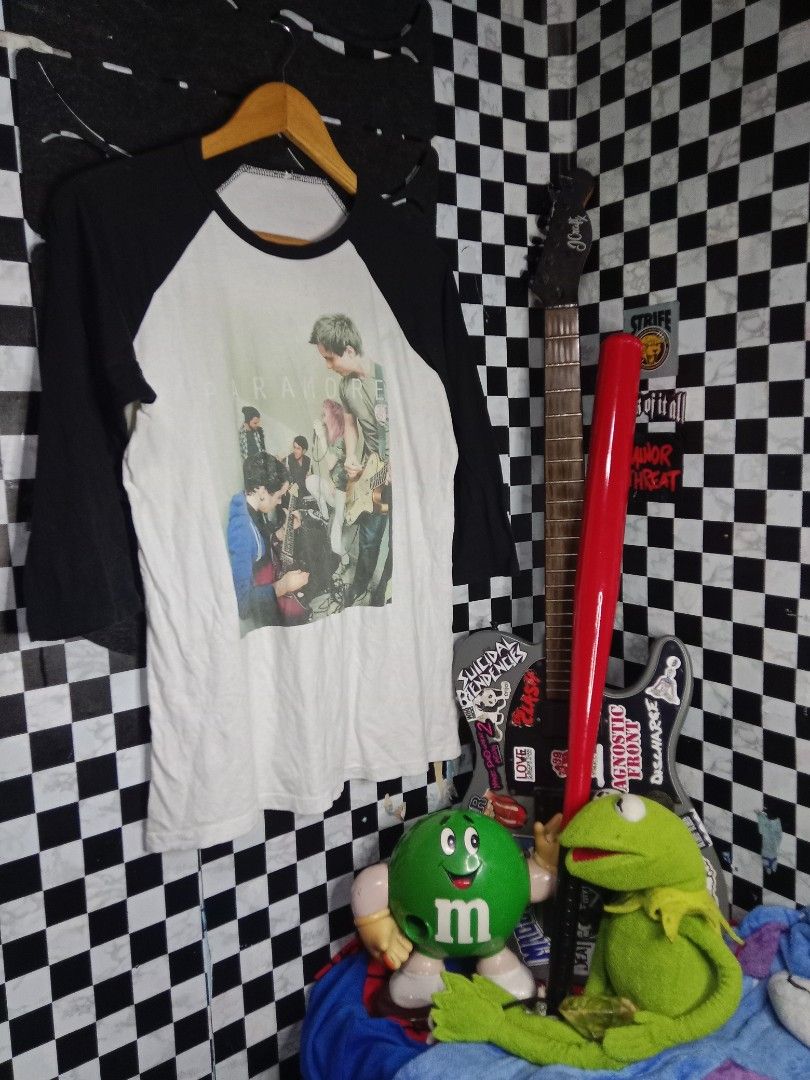 Paramore (Category: Longsleeves) located in Lucena. Submitted by iwannadieeee (Listing ID 1406795419, Image 1). Description: 20x28.