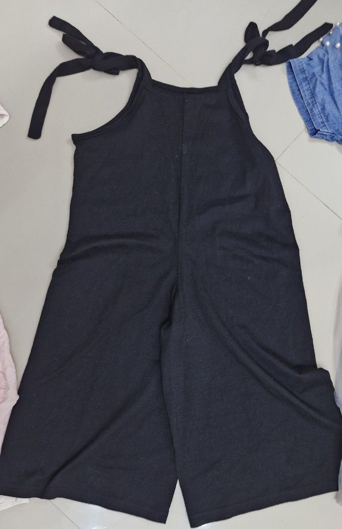 Take ALL Pink Dress with White Collar (Category: Babies & Kids Fashion) located in Malolos. Submitted by prelovedclothes_stuff (Listing ID 1406772164, Image 3). Description: take all for 85pesos with free 1pc dress black romper/ self tie can be fitted to 5to6yo soft maong tulle dress pwede pang panlakad 5to8yo free 1dress need stitching on the side.