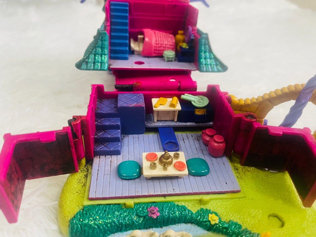Polly pocket 1997 mulans palace (Category: Kids Toys) located in Makati City. Submitted by tomypom (Listing ID 1406670391, Image 3). Description: Authentic Bluebird Polly pocket Disney princess Mulan 1997 mulans palace See pictures for more details 1,499 pesos only! Classic 90’s.