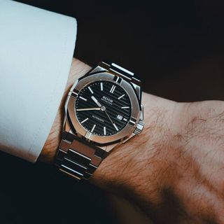 (Category: ) located in . Submitted by sg_watch_hub (Listing ID 1406760194, Image 1). Description: .
