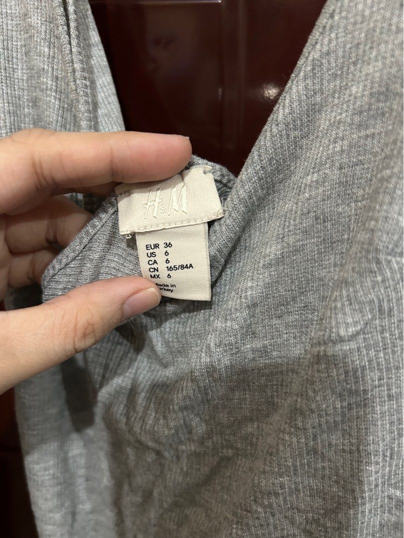 Sleeveless tanktop by h&M size 6 (Category: Blouses) located in Valenzuela. Submitted by jamcolecciones (Listing ID 1406772326, Image 3). Description: Actual photos posted .