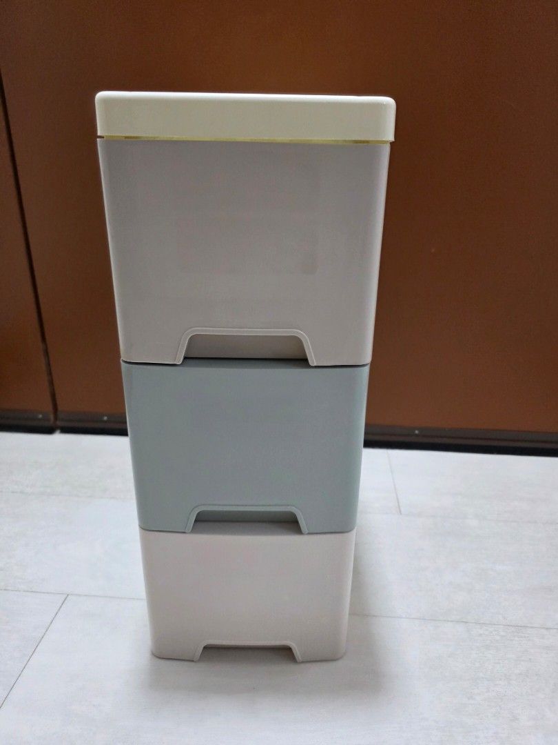 Stackable Plastic Storage Drawer (Category: Storage Boxes & Baskets) located in Singapore. Submitted by miss_jm (Listing ID 1406746618, Image 1). Description: - as per photos - 40 x 20 x 50cm.