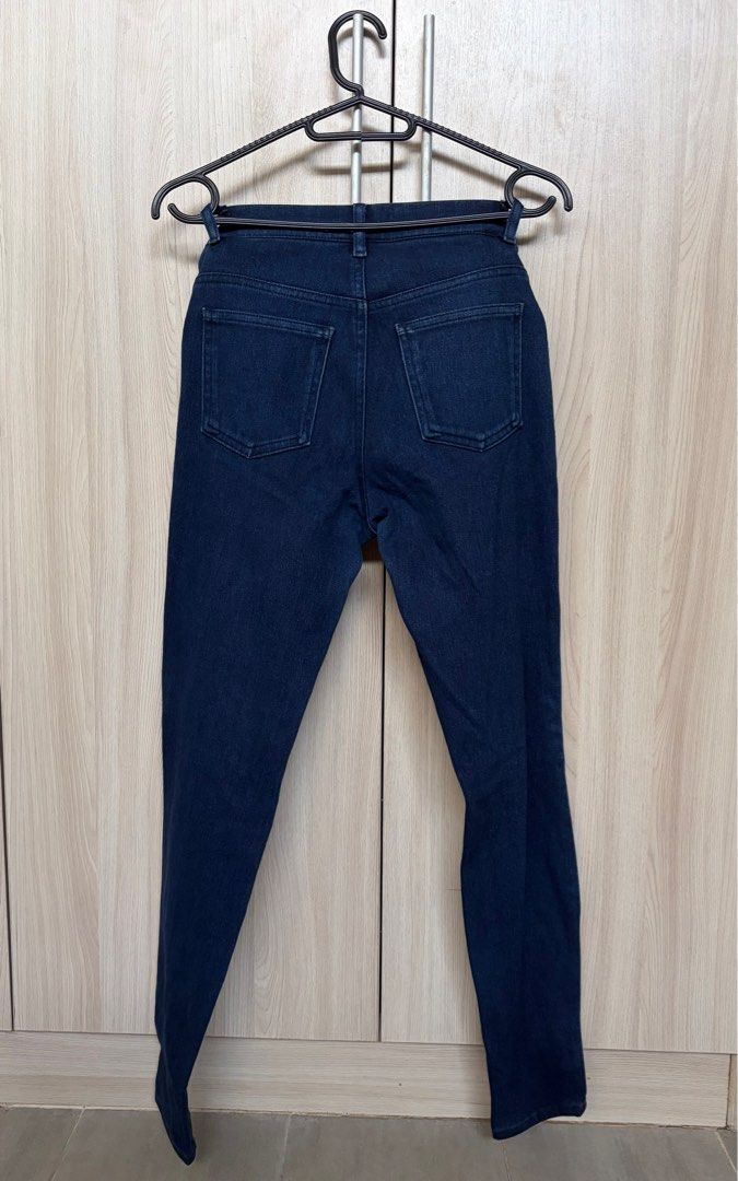 Uniqlo Ultra Stretch Pants (Category: Jeans) located in Cebu City. Submitted by whatagirlneeds (Listing ID 1406726380, Image 2). Description: • Uniqlo Ultra Stretch Leggings Pants • Original • Good as new • Size small • Dark blue color.