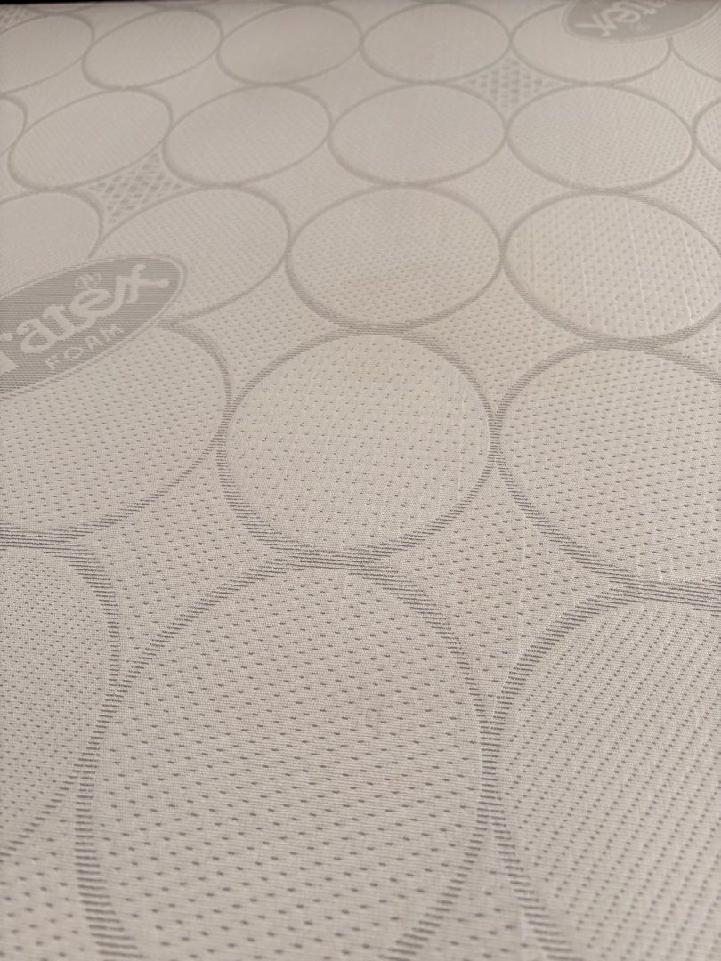 Uratex Airlite Cool foam mattress (Category: Bed Frames & Mattresses) located in Valenzuela. Submitted by seseliax (Listing ID 1406676811, Image 3). Description: for sale w/ freebie Uratex Airlite Cool mattress medium firm single size 36" x 75", 4" thickness 5 years warranty sa mismong Uratex almost 1 year lang nagamit di po ito yung ordinary lang na binebenta sa SM originally priced @ 4,800.00+ tawaran nyo na lang di po bata/baby ang gumamit rea