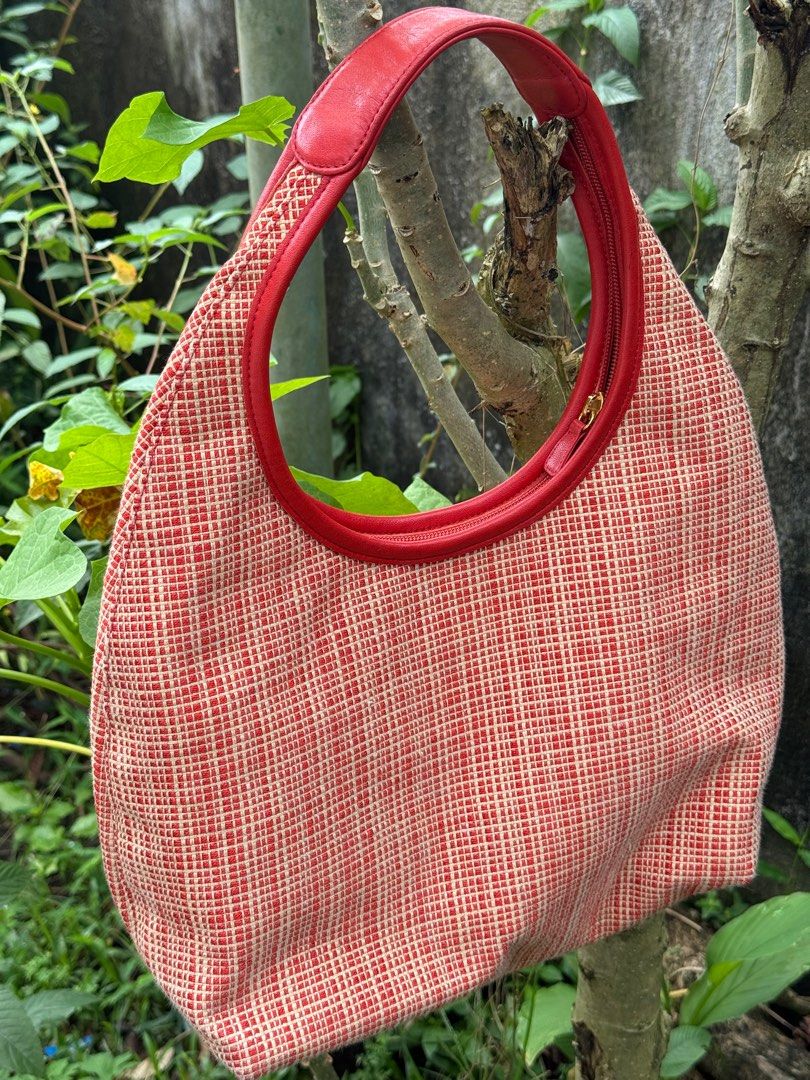 vintage Jim Thompson Boho Bag Wooven (Category: Tote Bags) located in Pasig City. Submitted by colawire (Listing ID 1406656412, Image 2). Description: sold as is.
