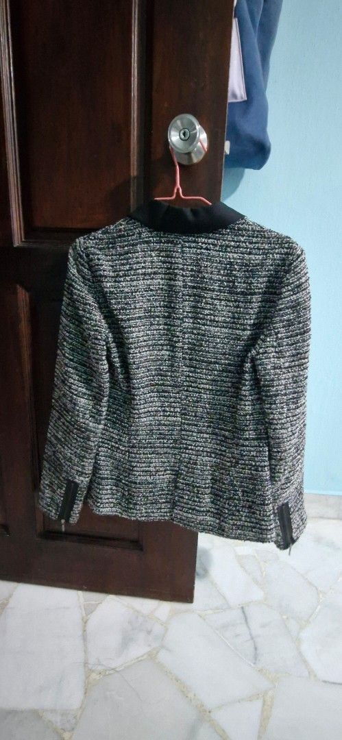 Zara Basic blazer (Category: Coats, Jackets and Outerwear) located in Singapore. Submitted by pikapiak (Listing ID 1406644174, Image 2). Description: .