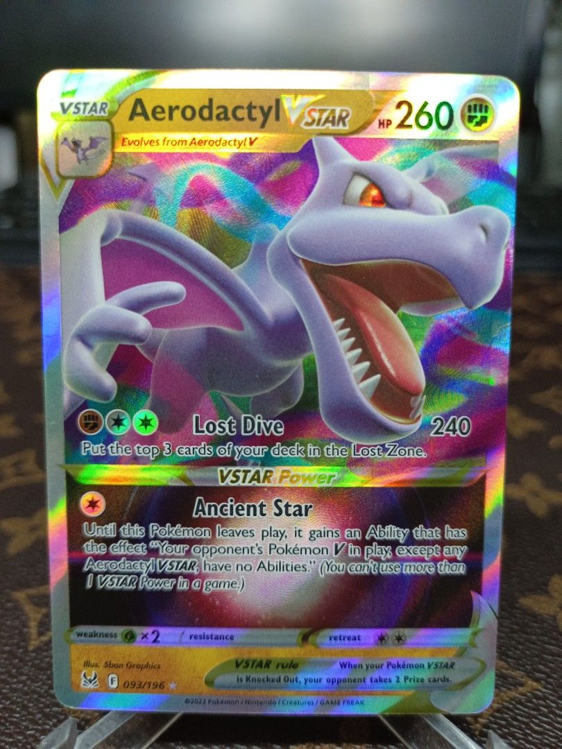 Pokemon Cards Aerodactyl VSTAR 093/196 - Carta De Pokmon De La Expansin  Lost Origin, En Estado Near Mint, Con Top Loader De Proteccin Heart For  Cards