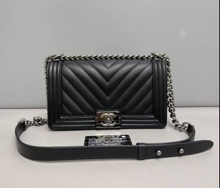 (Category: ) located in . Submitted by millenlavish_outlet (Listing ID 1406852033, Image 1). Description: .
