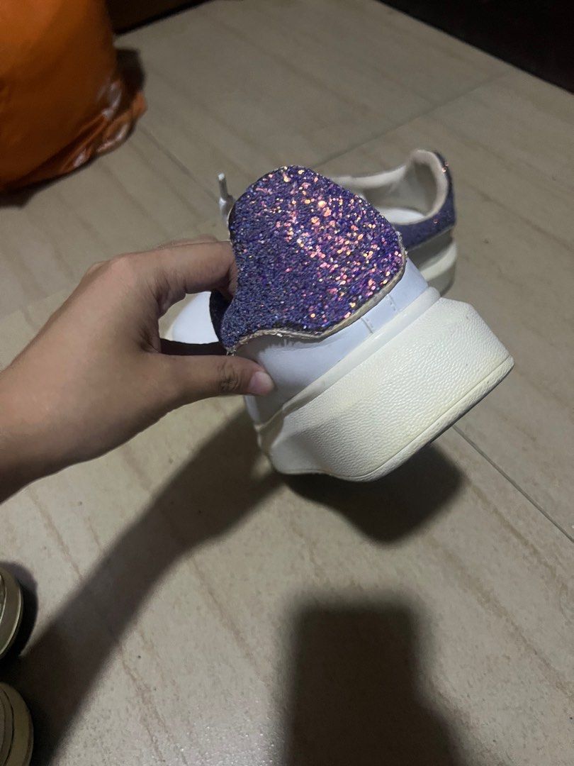 Alexander McQueen White Sneakers with Glitter Heel (Category: Sneakers) located in San Pedro. Submitted by zllerrzz (Listing ID 1406954631, Image 3). Description: - Alexander McQueen sneakers - White color - Chunky sole - Purple glitter heel counter - White laces - Brand name visible on sole Issue - Minor sole wear .