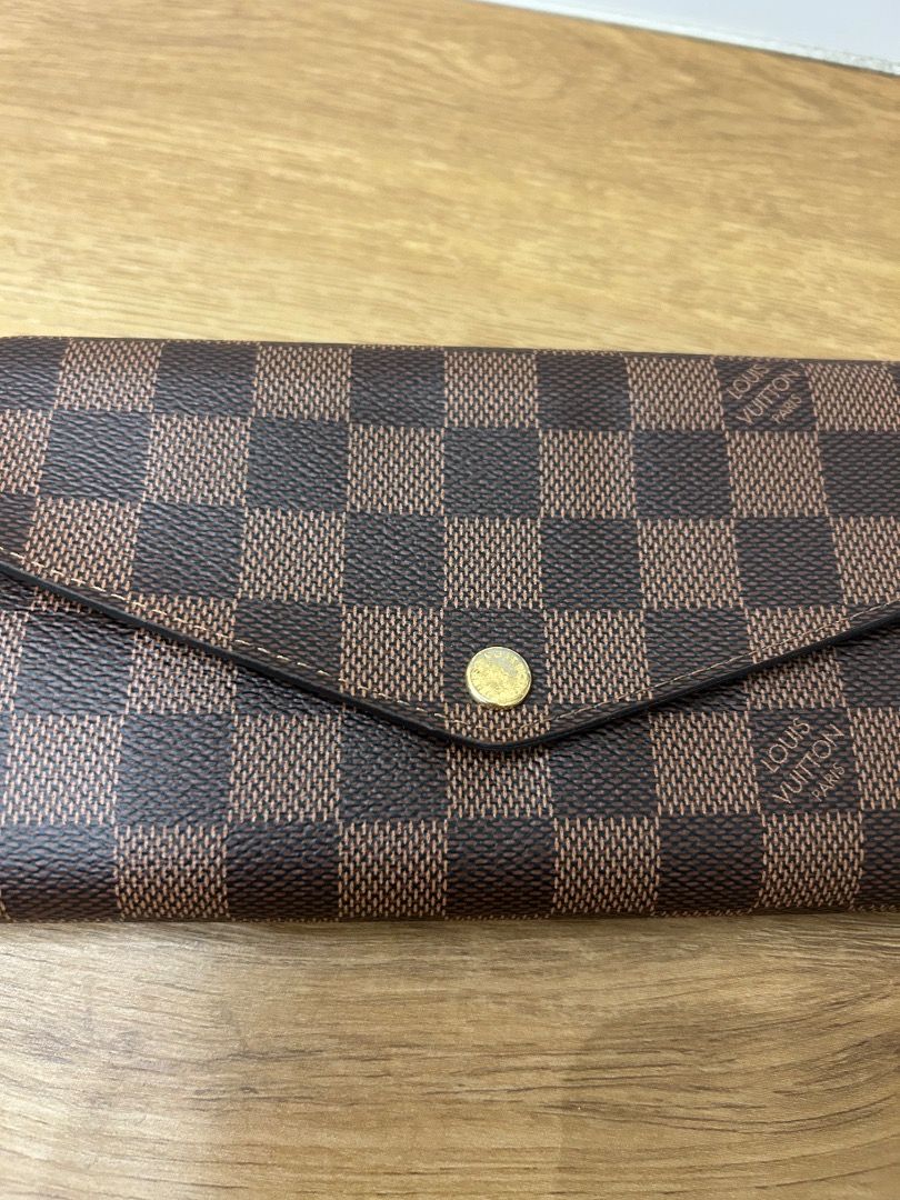 Authentic LV Sarah damier (Category: Luxury Bags & Wallets) located in Taguig. Submitted by discountedpcs (Listing ID 1406994156, Image 2). Description: Authentic with authentication certificate only.