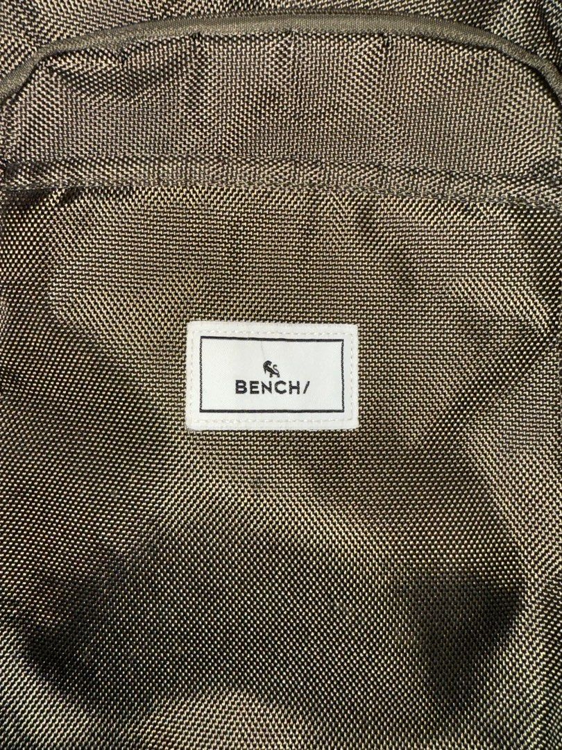 Bench/ Backpack (Category: Backpacks) located in Hermosa. Submitted by xonarchive (Listing ID 1406985456, Image 2). Description: .