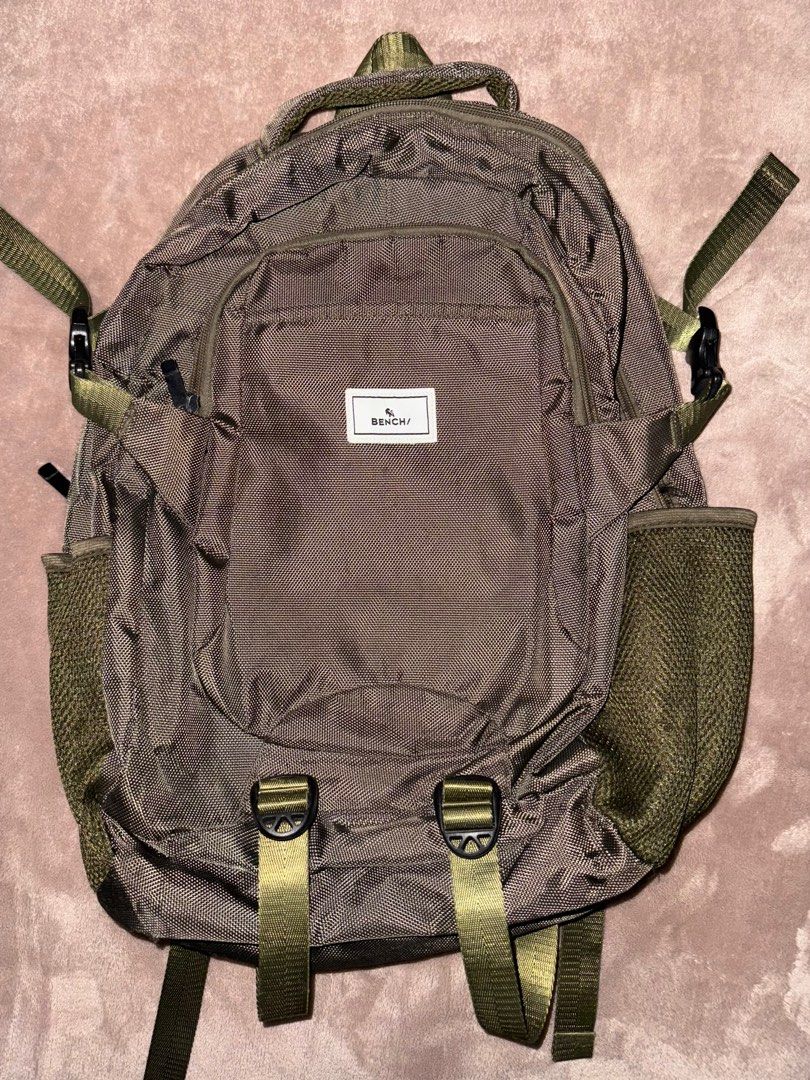 Bench/ Backpack (Category: Backpacks) located in Hermosa. Submitted by xonarchive (Listing ID 1406985456, Image 1). Description: .