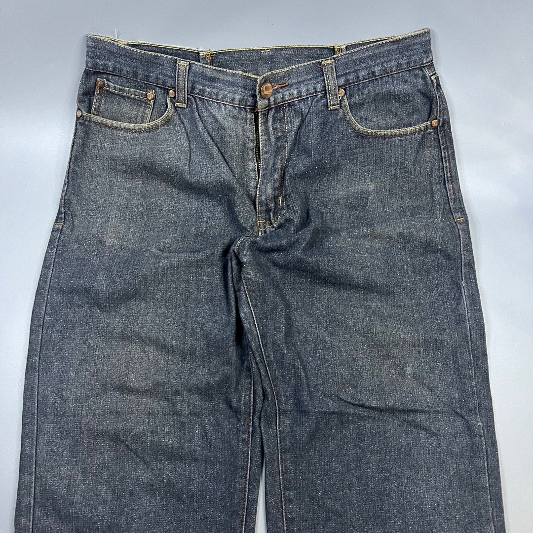 Big Train - Koi Embroidery Basic Jeans (Category: Jeans) located in Paranaque City. Submitted by millennial_goodz (Listing ID 1406963295, Image 3). Description: WTS Big Train - Koi Embroidery Basic Jeans Size 34 Dimensions: Waistline 34" - Length 39" Leg Opening 39" Excellent condition Authentic P1,999 only DM.