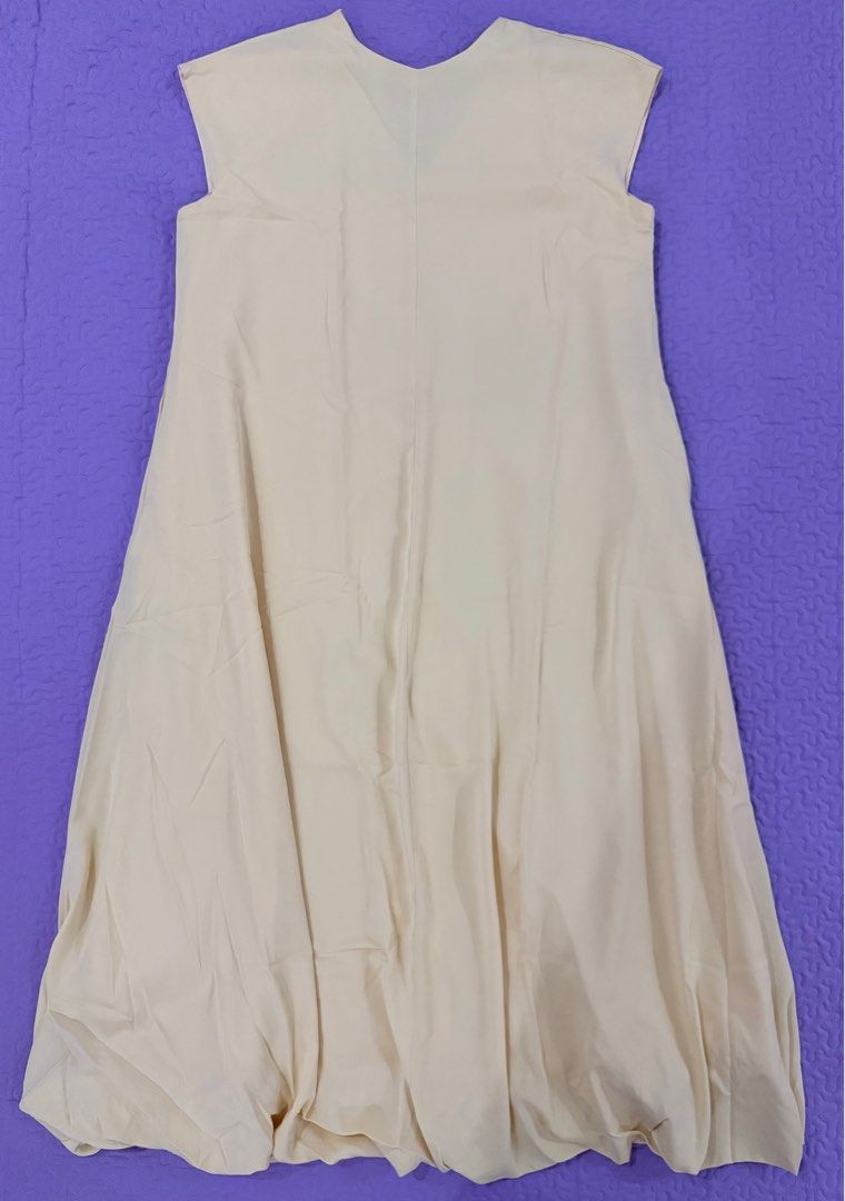BOCU Buttercream Bubble Hem Maxi Dress (Category: Dresses) located in Bulacan. Submitted by cooltaste (Listing ID 1406862313, Image 1). Description: .