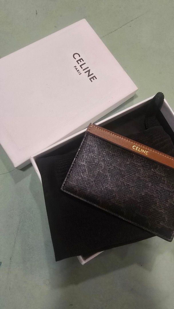 Celine paris triomphe card holder (Category: Luxury Bags & Wallets) located in Mandaluyong City. Submitted by micaaas (Listing ID 1406870903, Image 1). Description: .