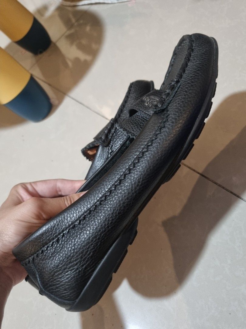 Coach Odette Leather Loafers (Category: Loafers) located in Paranaque City. Submitted by sampgm (Listing ID 1406909846, Image 2). Description: Authentic COACH bought in the US. Size: US 36.5 Used 2 times only, then stored. In great condition, except the underside of the tongue is chapped due to storage. Pickup and delivery are to be arranged by the buyer..