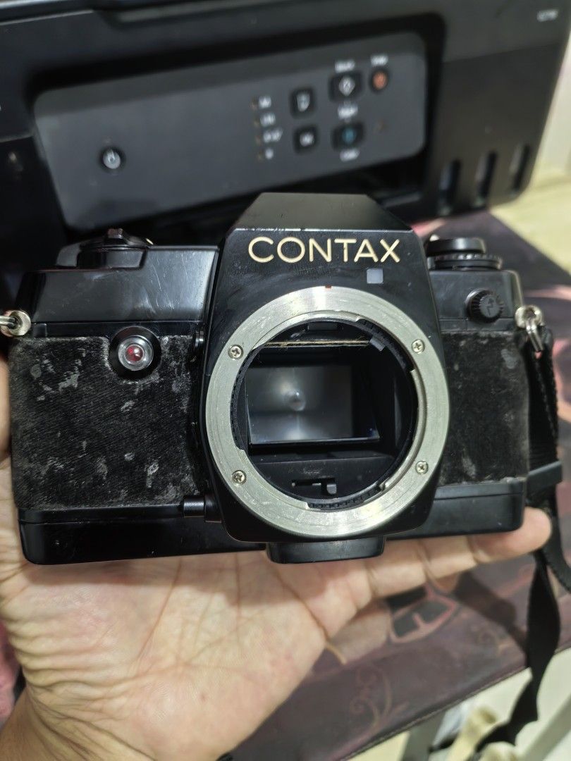 Contax 137 MD Quartz Film Camera (Category: Cameras) located in Cebu City. Submitted by dudes_villanueva (Listing ID 1406854243, Image 3). Description: Contax 137 MD Quartz Note: Tested Functional. All sales final and non-refundable. Battery not included for testing and demo only. Note: Body only. Seal foam is expired can be replaced. 📌35mm SLR film camera. Introduced in 1980, it was notably the smallest 35mm SLR with an integrated motor drive a