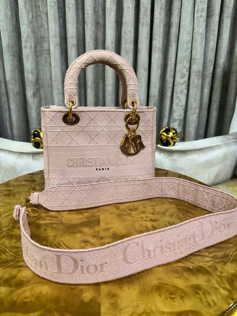 Dior Lady Medium Textured Bag Authentic (Category: Luxury Bags & Wallets) located in Makati City. Submitted by happyprelovedph (Listing ID 1324134924, Image 1). Description: Rank A With Dust bag and Strap Like New Condition Moneyback if proven fake.