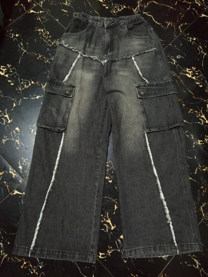 Evolvement Baggy Black Washed Denim Jeans (Category: Jeans) located in Bulacan. Submitted by sthriftsss (Listing ID 1406965275, Image 2). Description: Details: Waist - 26 to 30 Length - 41 Leg Opening - 11.5 color rate - 9.5 garterized waist Missing one lock each pocket probably not designed. .