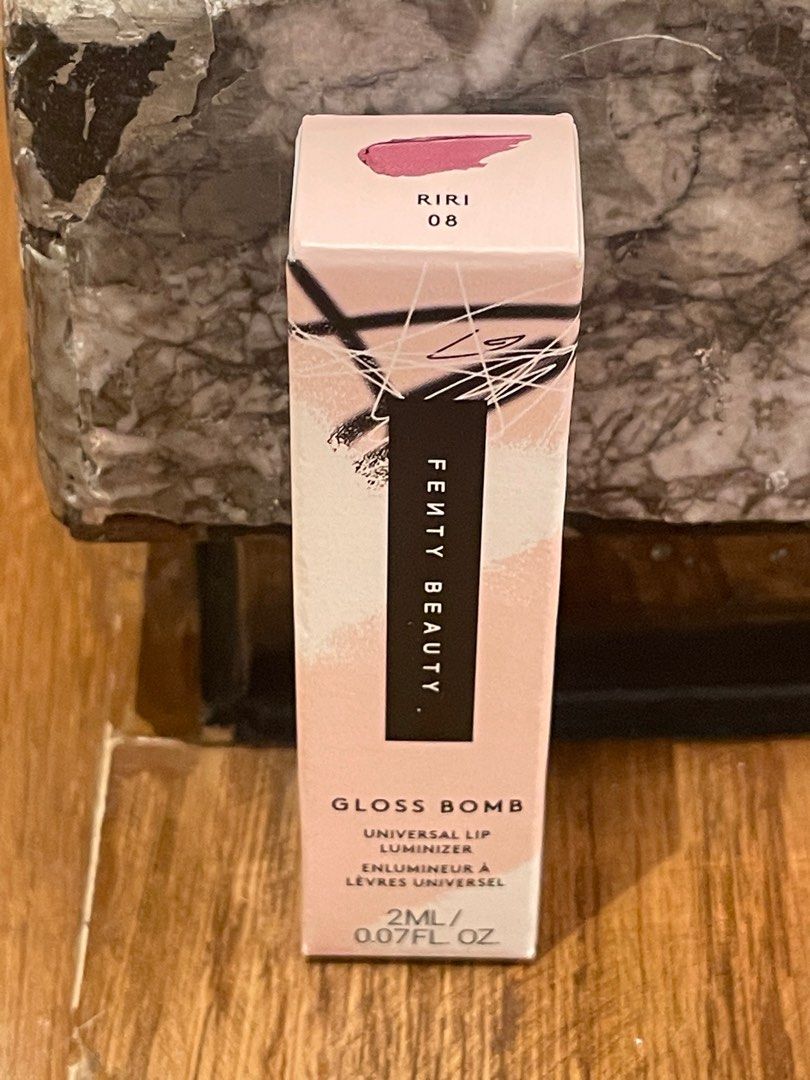 Fenty beauty gloss bomb riri 08 2 ml (Category: Makeup) located in Quezon City. Submitted by chic_styleph (Listing ID 1406965521, Image 1). Description: IRRESISTIBLE SHINE, NOURISHING WEAR. UNIVERSAL FINISHING TOUCH. STRAIGHT UP: The ultimate gotta-have-it lip gloss with explosive shine that feels as good as it looks-Fenty Beauty Gloss Bomb is the essential finishing touch to your Fenty Face. THE LOWDOWN: The stop-everything, give-it-to-me lip gl