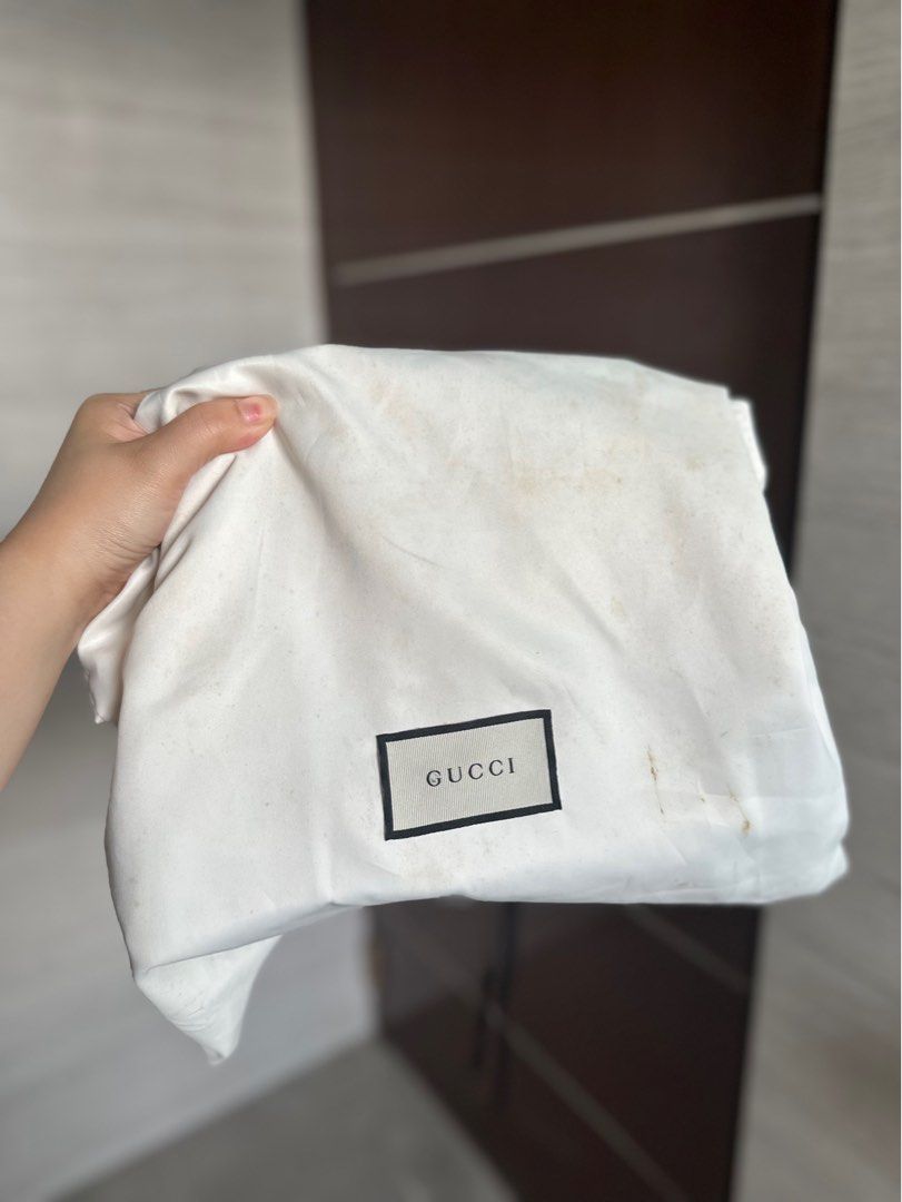 Gucci Bloom Bamboo Bag (Category: Luxury Bags & Wallets) located in Quezon City. Submitted by alysstrade (Listing ID 1406826765, Image 3). Description: Gucci Bloom Bamboo for sale ❤️🌹 ✨ Excellent condition ✨ Comes with care card, swatch card, dust bag and strap. Flaw: minor leather wear near the bamboo lock. .
