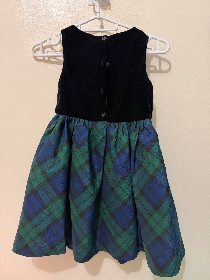 Gymboree Plaid Dress Size 6 (Category: Babies & Kids Fashion) located in Taguig. Submitted by heyaaayien (Listing ID 1406840374, Image 2). Description: - Gymboree dress - Size 6 - Black velvet bodice - Plaid skirt - Sleeveless - Buttons at the back - Perfect for special occasions or everyday wear.