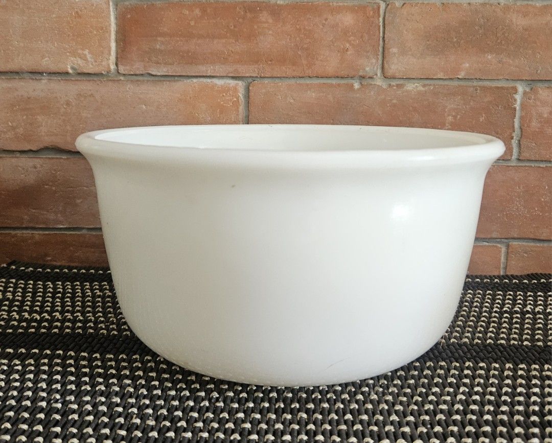 Hamilton Beach White Mixing Bowl (Category: Bakeware) located in Rizal. Submitted by cherry_garcia (Listing ID 1406938831, Image 1). Description: - Hamilton Beach mixing bowl. - Classic white color. - Rounded shape with flared rim. - Base diameter: approximately 10 inches. - Marked with "Hamilton Beach Racine, Wisconsin" and "6" on the bottom. - Made of durable material..