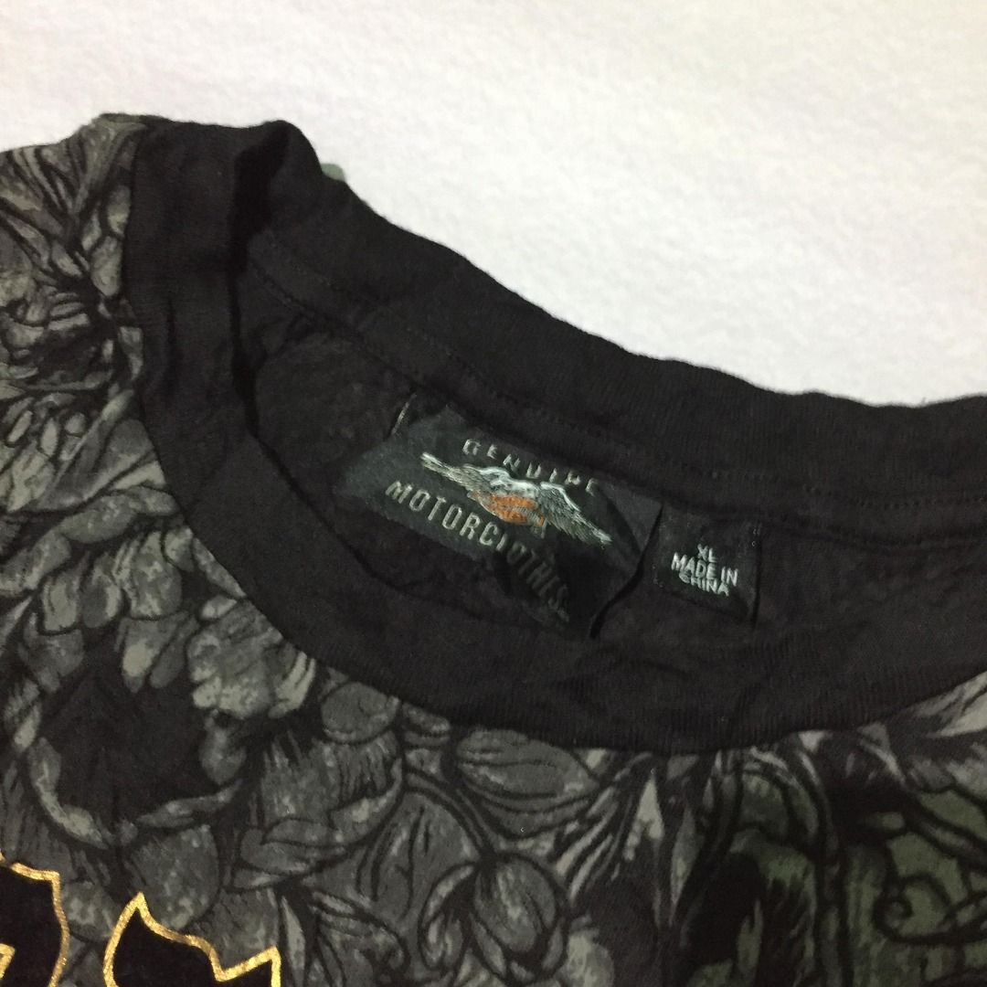 Harley Davidson Skull Tank Top XL (Category: Sleeveless) located in Lucena. Submitted by brkrobert (Listing ID 1406872964, Image 3). Description: - Harley Davidson tank top - Black color - Size: XL - Design: Skull and floral - Features gold Harley Davidson logo - Round neckline - 20x28.