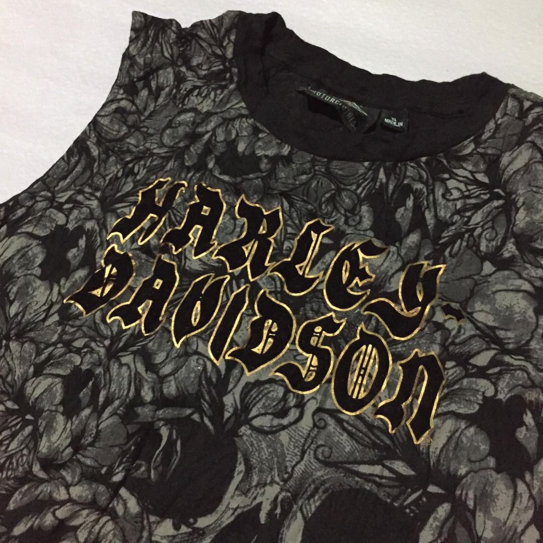 Harley Davidson Skull Tank Top XL (Category: Sleeveless) located in Lucena. Submitted by brkrobert (Listing ID 1406872964, Image 2). Description: - Harley Davidson tank top - Black color - Size: XL - Design: Skull and floral - Features gold Harley Davidson logo - Round neckline - 20x28.