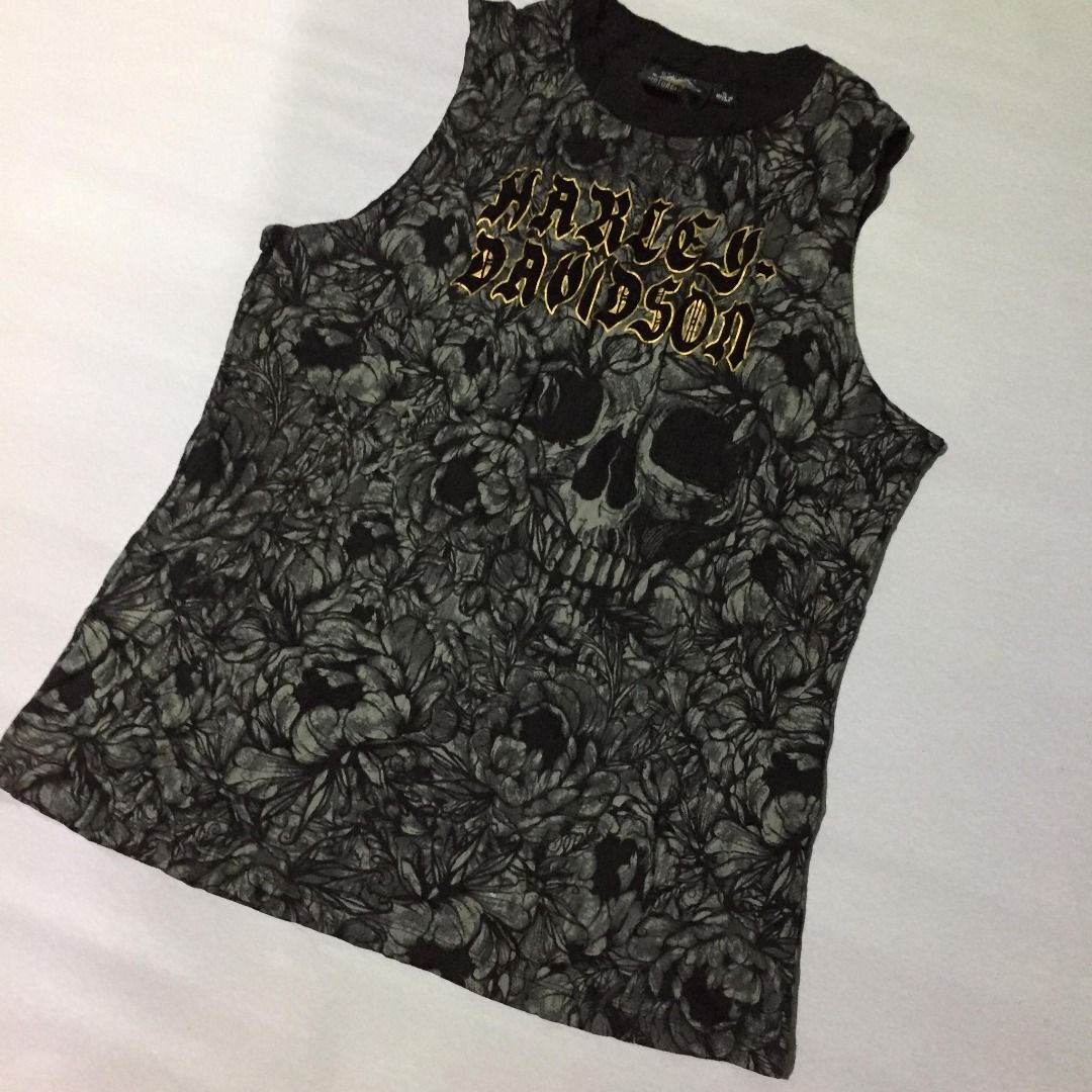 Harley Davidson Skull Tank Top XL (Category: Sleeveless) located in Lucena. Submitted by brkrobert (Listing ID 1406872964, Image 1). Description: - Harley Davidson tank top - Black color - Size: XL - Design: Skull and floral - Features gold Harley Davidson logo - Round neckline - 20x28.