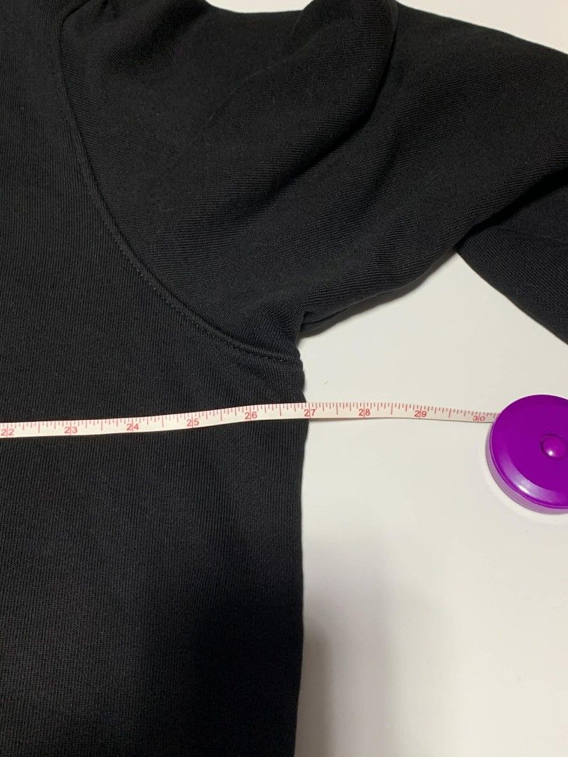 H&M Regular fit Black Hoodie (Category: Coats, Jackets and Outerwear) located in Pasig City. Submitted by apparelism.mnl (Listing ID 1406934646, Image 3). Description: H&M Regular fit Black Hoodie Size: XXL Price: 1,050 No Issue (Like new).