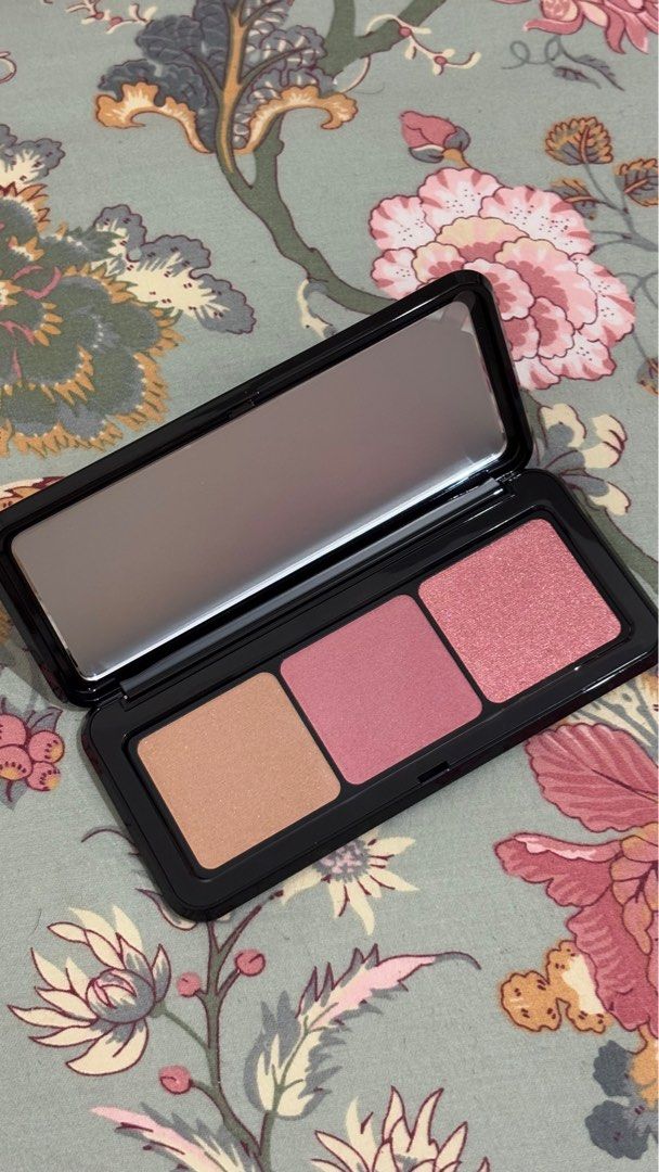 KIKO Milano Multi Finish Trio Face Palette (Category: Makeup) located in Makati City. Submitted by declutteringyk (Listing ID 1406966549, Image 1). Description: RFS: extra.