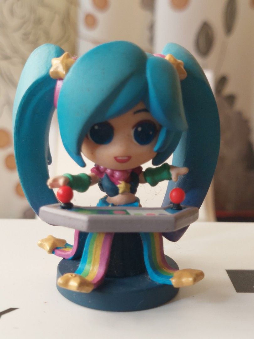 League of Legends Mini Figures (Category: Figurines & Statues) located in Manila. Submitted by anjque (Listing ID 1406873431, Image 2). Description: These are displayed but mostly stored only. Authentic 380 pesos each.