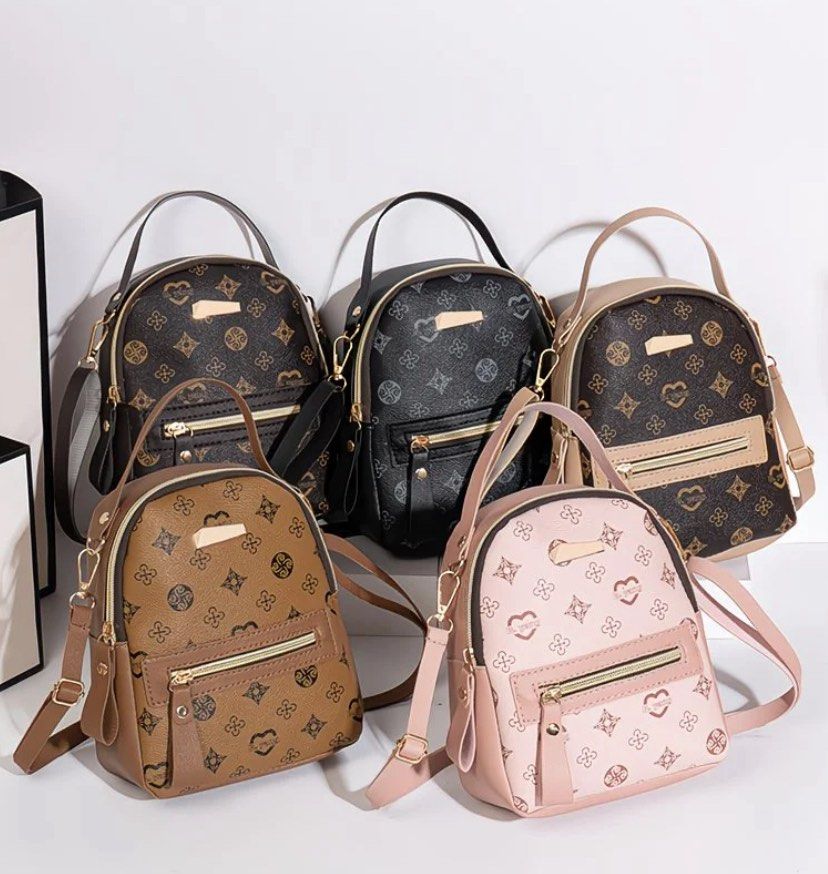 Miniature Patterned Backpack （分類：背囊）位於 Hong Kong。 由 ccgrape122 提交（商品編號 1406848656，圖片 1）。簡介： Stylish mini backpack features a patterned design with a top handle and a detachable shoulder strap. It has a front zippered pocket and a main compartment. The bag is available in multiple colors, including brown, black, and pink. It's perfect for carrying essentials in a compact and fashionable way. Pink is available now!。