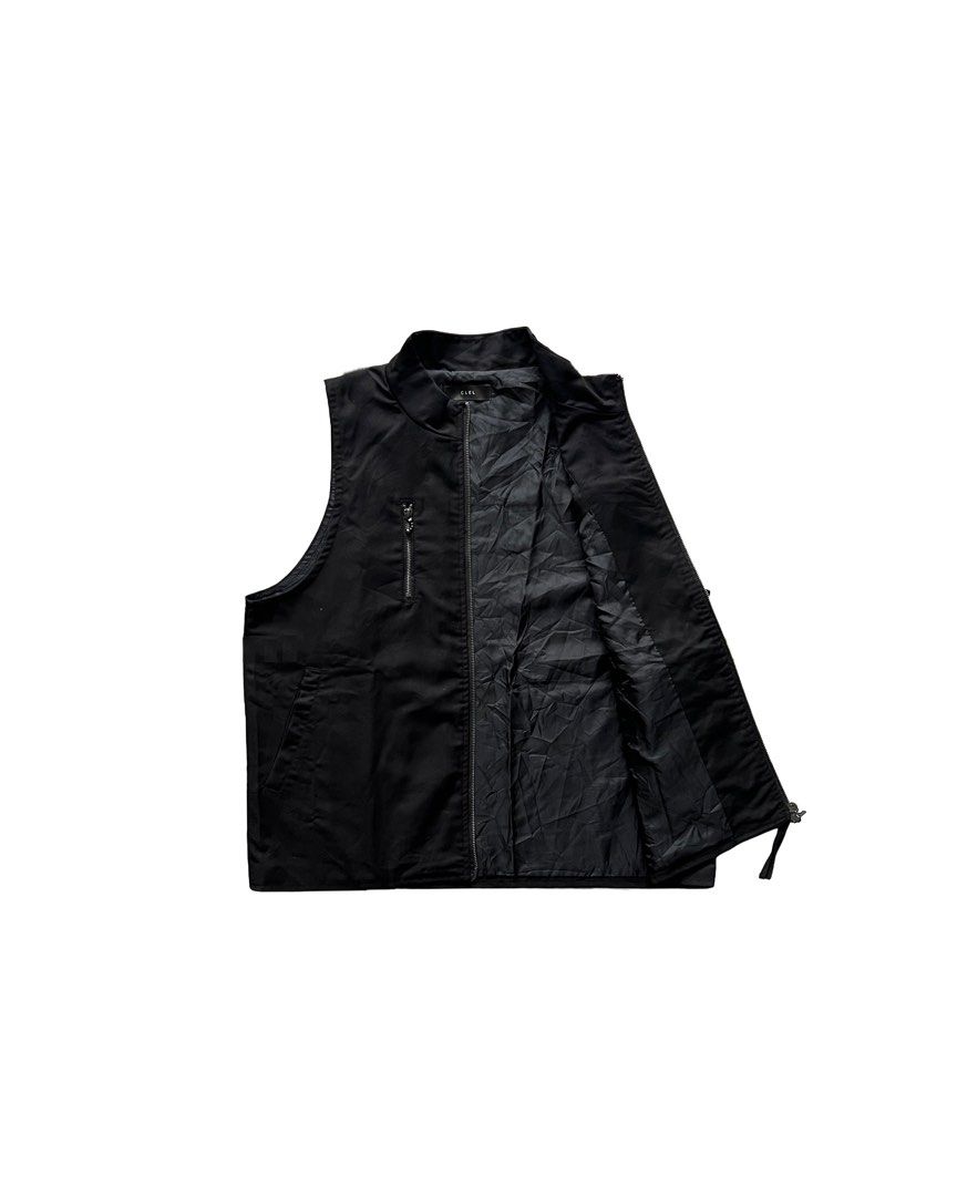 Multipocketed Lightweight Vest (Category: Vests) located in Manila. Submitted by morf_sply (Listing ID 1406892657, Image 2). Description: Boxy fit vest made of cotton denim canvas. High neck, multipockets, sleevless design. Front zip fastening. Medium sizing..