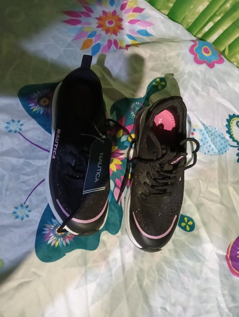 Nautica Berley Sneakers - Black (Category: Sneakers) located in Taguig. Submitted by trade_fairly (Listing ID 1406907962, Image 3). Description: - Nautica Berley sneakers - Color: Black with pink accents - Size: US 3, UK 2, EUR 34 - Features: White sole, laced-up - Condition: New with tag - Material: Synthetic/textile upper, man-made materials -Pre Teens not use, From US 🇺🇸😉 padala balik bayan box .