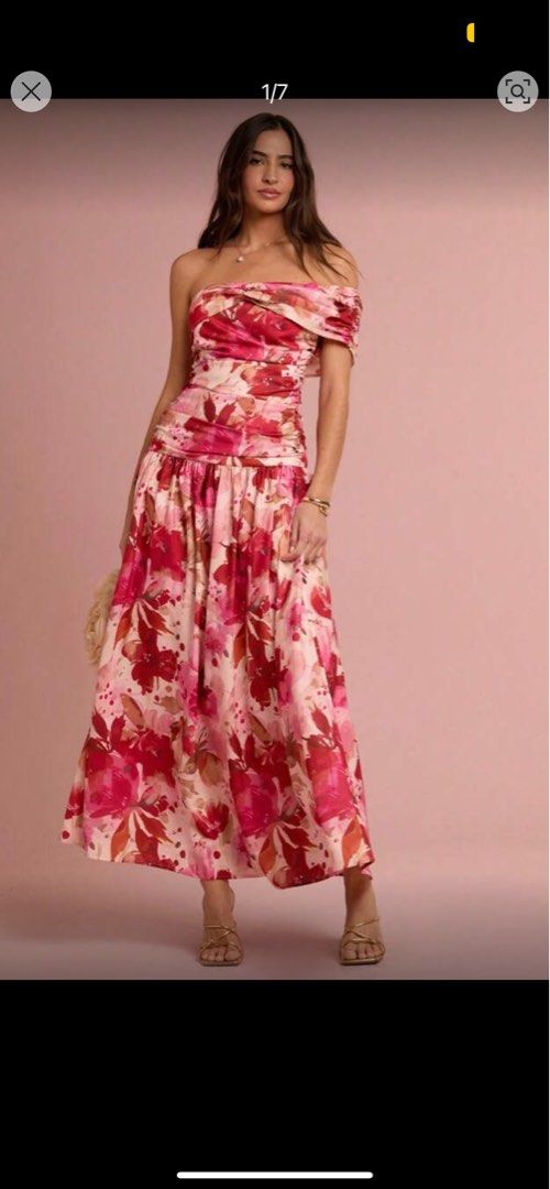 Never Used Shein Floral Gown Large (Category: Evening dresses & gowns) located in Cagayan de Oro. Submitted by jammyjane (Listing ID 1406892511, Image 3). Description: Fits M-L, my waist is 28-29, needs altering a bit.