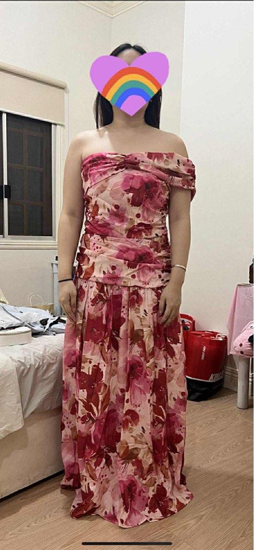 Never Used Shein Floral Gown Large (Category: Evening dresses & gowns) located in Cagayan de Oro. Submitted by jammyjane (Listing ID 1406892511, Image 1). Description: Fits M-L, my waist is 28-29, needs altering a bit.