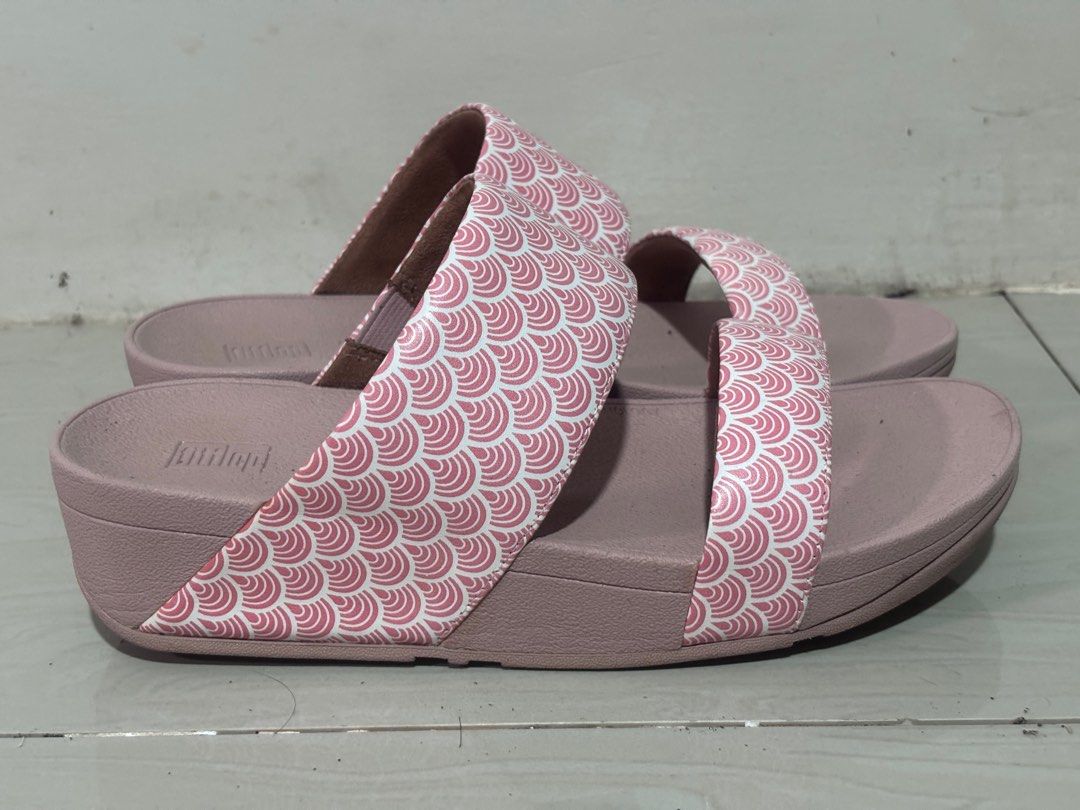 OLIVE PRINT Fitflop Pink Sandals (Category: Flats & Sandals) located in Ozamiz City. Submitted by franchingkang (Listing ID 1406939695, Image 2). Description: - Pink Fitflop sandals - Unique patterned strap design - Comfortable footbed - Classic double-strap style - Perfect for casual outfits.
