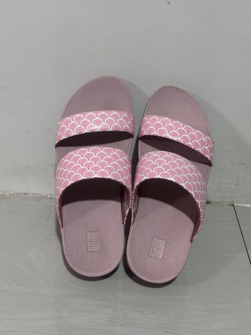 OLIVE PRINT Fitflop Pink Sandals (Category: Flats & Sandals) located in Ozamiz City. Submitted by franchingkang (Listing ID 1406939695, Image 1). Description: - Pink Fitflop sandals - Unique patterned strap design - Comfortable footbed - Classic double-strap style - Perfect for casual outfits.