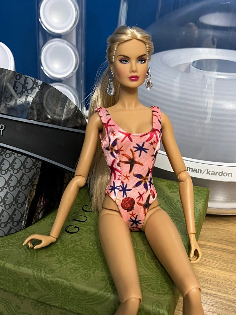 POPPY PARKER FR DOLLS TAKE ALL (Category: Figurines & Statues) located in Bacolod City. Submitted by luxepapi (Listing ID 1399835608, Image 3). Description: Alysa With free FR clothes .