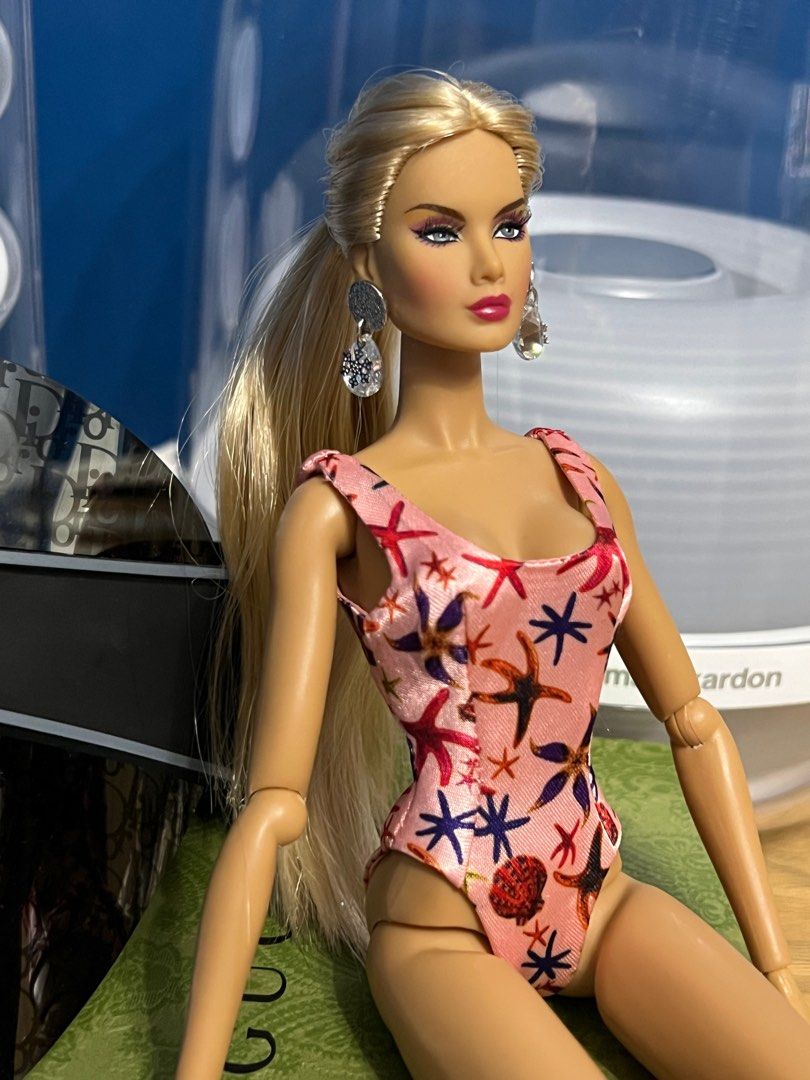 POPPY PARKER FR DOLLS TAKE ALL (Category: Figurines & Statues) located in Bacolod City. Submitted by luxepapi (Listing ID 1399835608, Image 2). Description: Alysa With free FR clothes .