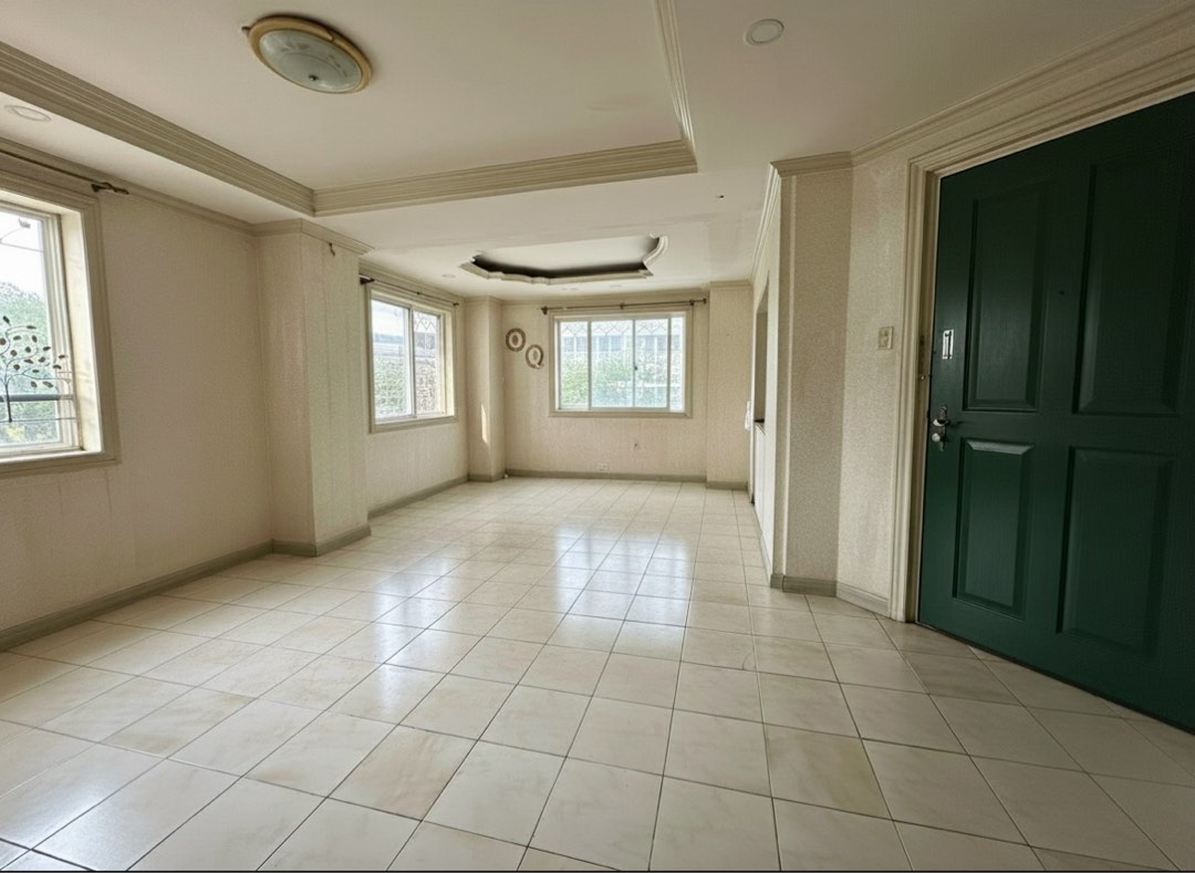 (Category: ) located in . Submitted by cebugaragesale (Listing ID 1406888803, Image 1). Description: .