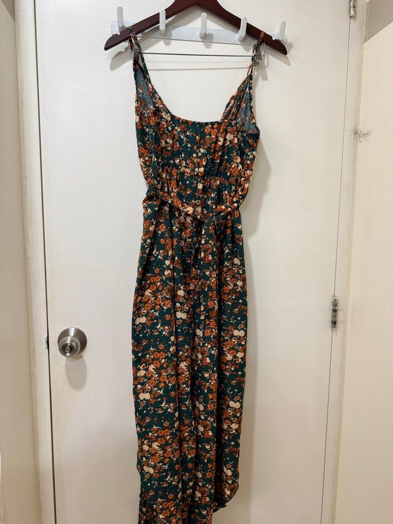 Shein Green Floral Jumpsuit (Category: Jumpsuits) located in Quezon City. Submitted by oddcloset (Listing ID 1406872767, Image 3). Description: 🏷️ Condition: used once; comes in original shein pouch Size: Women’s size M-L RFS: decluttering Super nice in actual 💕 ➖ ❌ NO WHEN WORNS DUE TO BUSY SCHED - (Check your size w/ the brand or refer to general size chart in the photo) ♡ LAST PRICE ALREADY. Low offers will be ignored ♡ NO RUSH SHIPPING ♡ Wi