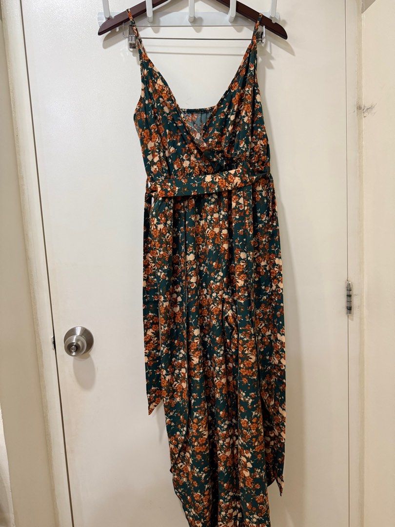 Shein Green Floral Jumpsuit (Category: Jumpsuits) located in Quezon City. Submitted by oddcloset (Listing ID 1406872767, Image 2). Description: 🏷️ Condition: used once; comes in original shein pouch Size: Women’s size M-L RFS: decluttering Super nice in actual 💕 ➖ ❌ NO WHEN WORNS DUE TO BUSY SCHED - (Check your size w/ the brand or refer to general size chart in the photo) ♡ LAST PRICE ALREADY. Low offers will be ignored ♡ NO RUSH SHIPPING ♡ Wi