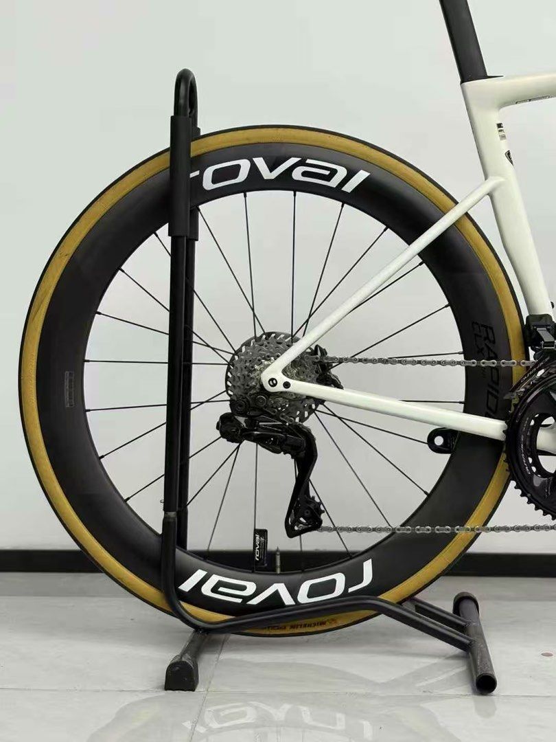 S-Works Tarmac SL8 Size 56 Pearl White (Category: Bicycles) located in Singapore. Submitted by paragon.cycles (Listing ID 1406966971, Image 2). Description: Size 56 Suitable for 177-185cm ✅ Shimano Dura-Ace Di2 R9270 ✅ Roval Integrated Handlebar ✅ Specialized Power Saddle ✅ 4iii Dual-Sided Powermeter ✅ Roval Rapide CLX II Wheelset Overseas Unit..