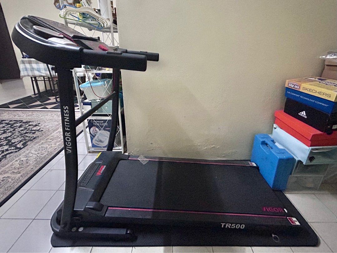 Threadmill (Category: Cardio & Fitness Machines) located in Shah Alam. Submitted by atyperry (Listing ID 1406932105, Image 3). Description: Hi! Sy nak let go treadmill sbb currently pregnant and soon nak pindah. All good. Kotak pun sy tak buang lagi. Masa beli rm676+. Boleh pickup or delivery.